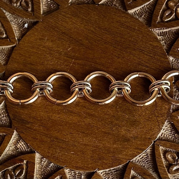 Victoria's Secret Limited Edition Rose Gold Chain-Link Bracelet with Wings - Picture 3 of 4